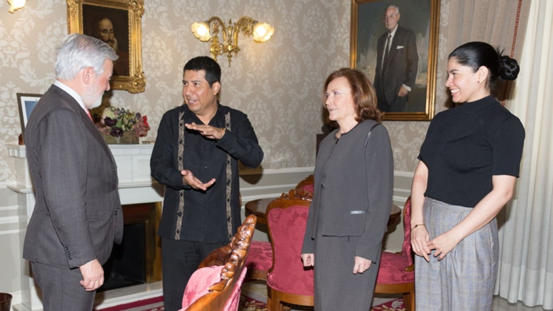 Darío Villanueva y Aurora Egido junto a Carlos Midence, embajador de Nicaragua, y Milagros Urbina, ministra consejera.